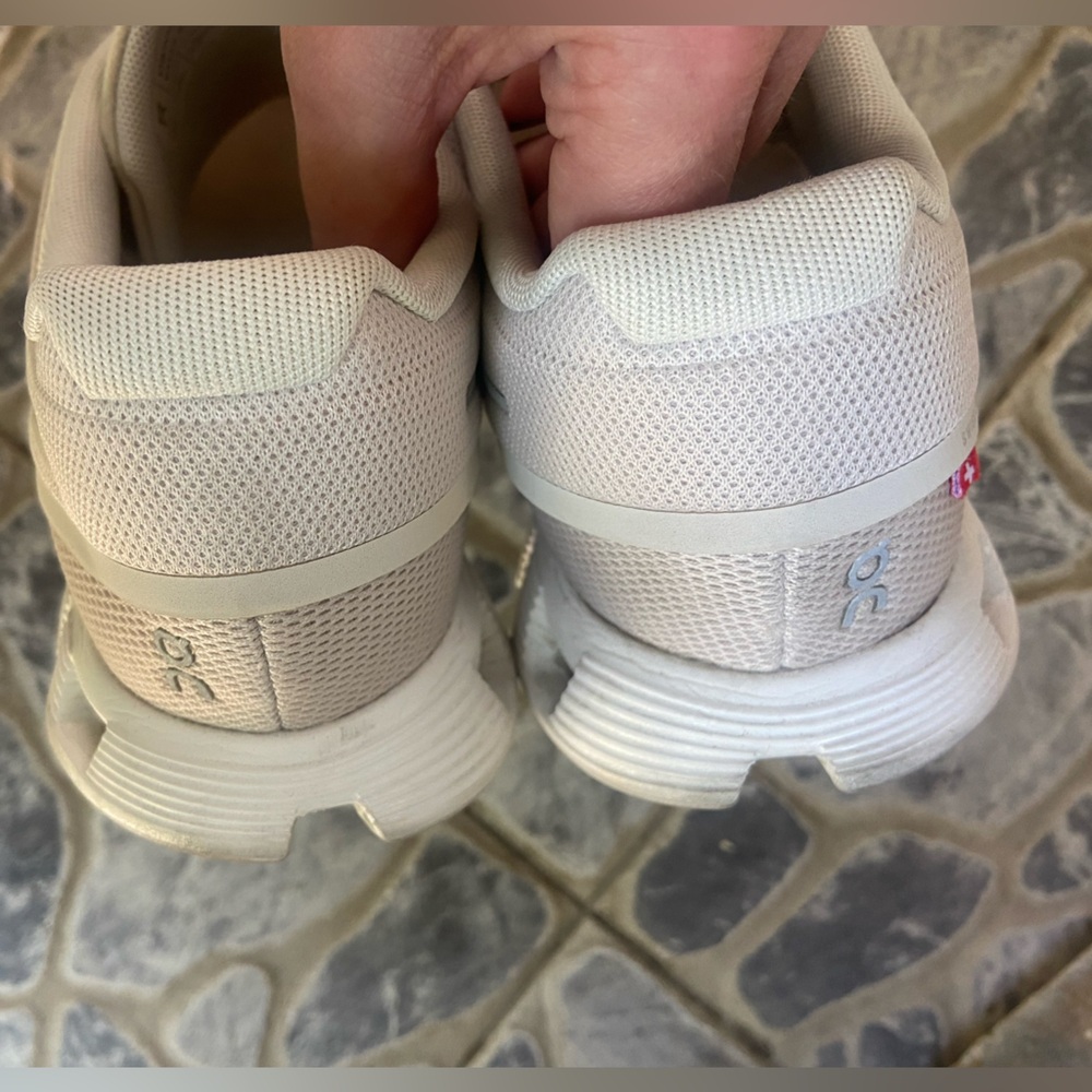 On Cloud 5 Womans Sneakers. - Picture 9 of 12